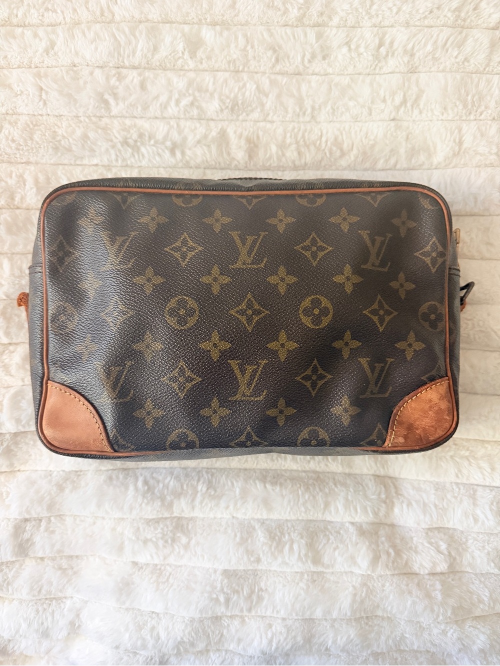 Louis Vuitton Brown Monogram Canvas Toiletry Pouch with Tan Trim - Picture 2 of 15
